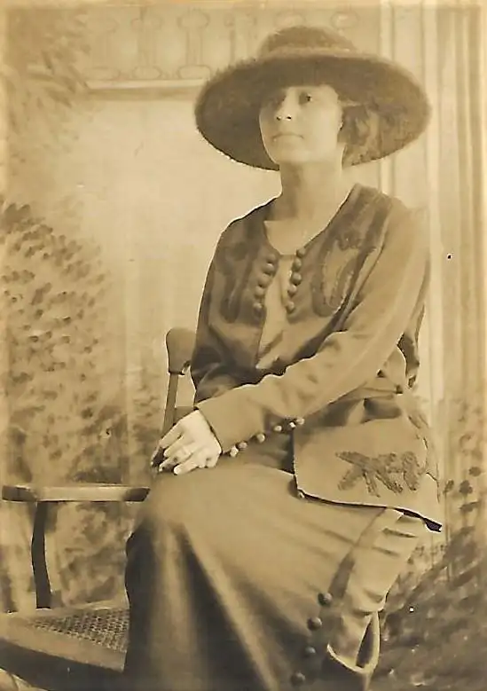 Annie Lovell 